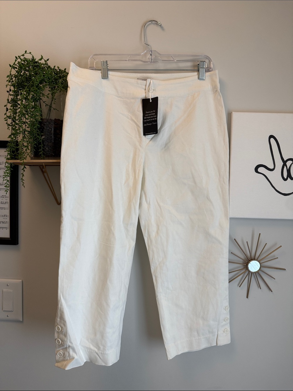 NWT Monroe & Main White Cropped Button-Hem Chino Capris